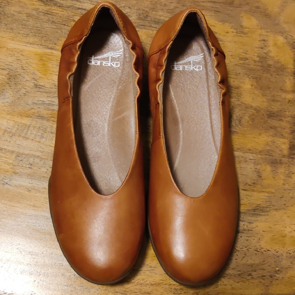Dansko Women's Tan Leather Flats